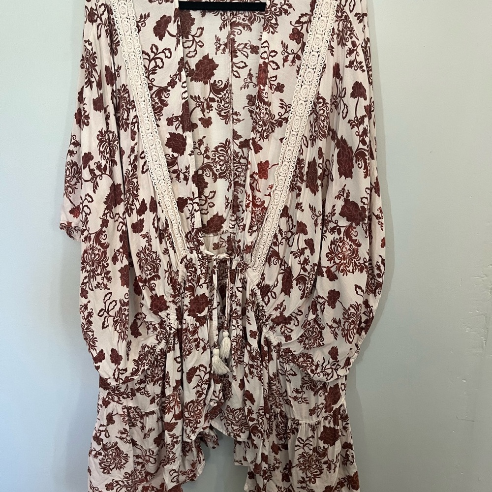 Torrid Cream and Burgundy Floral Tie Front Kimono with Lace Detail